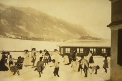 Aschau-im-Chiemgau-Nonnen-und-Kinder-im-Schnee-gel.1935-1