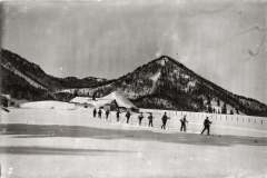 Aschau-im-Chiemgau-Wintersport-in-den-1920ern-auf-der-Hofalm