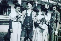 Hohenaschau-Biergarten-vom-Gasthof-Hoegermuehle-um-1936