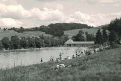 Schwimmbad in Bergen um 1955