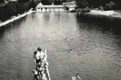 Schwimmbad in Bergen um 1955