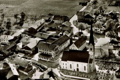 Bergen-Gasthof-zum-Hochfelln-und-Kirche-1966