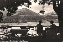 Bergen-Terrasse-der-Alpenwirtschaft-Schellenberg-1939