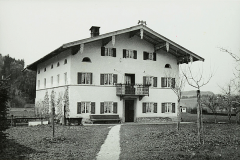 Bergen-zweigeschoessiges-Wohnhaus-1938-beim-Weber-Scherbl-Saeulner-Weg-25