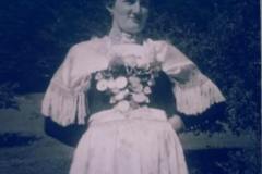Heutau-Viktoria-Angerer-geb.-Hunklinger-aus-Frauenstaett-beim-Leitenbauern