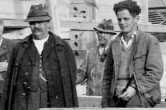 Ruhpolding-Anton-Plenk-und-sein-Vater-um-1920-Holzseilbahnbau