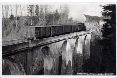 Amerang-Eisenbahn-Viadukt-mit-Dampfzug-1931