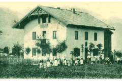 Bahnhofswirtschaft-in-Mietenkam-an-der-Strecke-Uebersee-Marquartstein-um-ca.-1900
