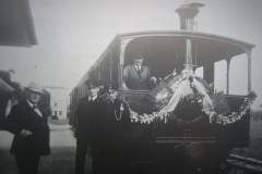 Prien-am-Chiemsee-im-Mai-1937-50-Jahre-Chiemseebahn-mit-grossem-Schnauzbart-stehend-Zugfuehrer-Albert-Mueller
