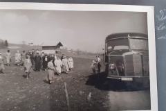 Grabenstaett-1957-Ausflug-der-Sudetendeutschen-Landsmannschaft-Start-am-Dorfplatz-2