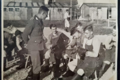 Grabenstaett-RAD-Lager-2_306-beim-Stiefel-putzen