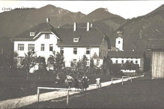 Grassau-1916-Arzthaus-Kirche-und-Kinder-auf-dem-Schulweg