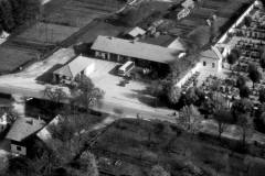 Grassau-1959-Ortenburgerstrasse-Friedhof-und-Tankstelle-li.-Bauerngirgl