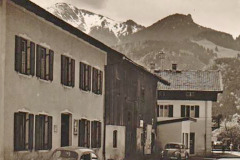 Grassau-Bahnhofstrasse-Stadelbaueranwesen-Gasthof-zur-Hanni-1960