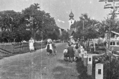Grassau-Ortseingang-kurz-vor-dem-Gasthof-Weissbraeu-ca.-auf-Hoehe-der-heutigen-Tankstelle-1935