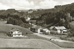 Bildmitte-Beim-Kusen-a-da-Inzl.-Gasthaus-Boden