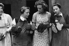 Marquartstein-Schule-Schuheputzen-1940