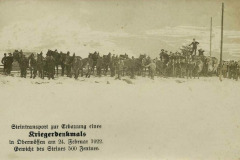 Transport-eines-500-Zentner-schweren-Steines-zur-Erbauung-eines-Kriegerdenkmals-mit-einem-12er-Pferdegespann-im-Jahr-1922