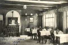 Cafe-Pension-Almrausch-Innenansicht-Anfang-20er-Jahre