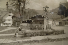 Dorfbrunna-194344.-Hindn-links-Sankt-Georg