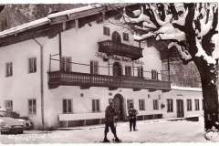 Ruhpolding-Alpengasthof-Brand-im-Winter-1959