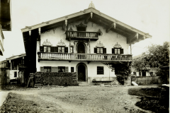 Ruhpolding-Bauernhaus-Bersch-erbaut-1748-1892-in-Firstpfette-1900