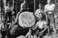 Ruhpolding-Holzknechte-bei-der-Arbeit-in-Durlach-1932-b