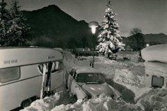 Ruhpolding-Wohnwagen-am-Ortnerhof-Winter-1967