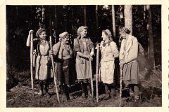 Pflanzerinnen-beim-Forstamt-Siegsdorf-in-den-50er-Jahren