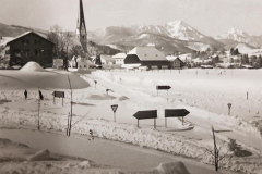 Siegsdorf-mit-frisch-gebauter-Autobahn-und-Autobahntankstelle-ca.1937