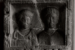 Egerndach-Grabstein-des-Acutus-und-der-Amanda-Detail-.-2.-Jh