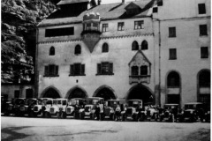 Stein-an-der-Traun-Brauerei-Stein-Bierkeller-und-der-ganze-Fuhrpark-Anfang-1920