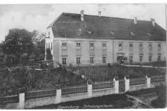 Baumburg-Ab-1910-diente-ein-Fluegel-der-Anlage-den-Englischen-Fraeulein-lange-als-Erholungsheim