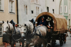 Festzug zieht durch die Scheibenstraße in Traunstein, 1995 - Salz Macht Geschichte, Bayerische Landesausstellung 1995 in Bad Reichenhall, Traunstein, Rosenheim
