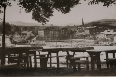 Blick vom Sailerkeller-Biergarten über die Sailerwiese zum Bahnhof (rechts Güterhalle) mit Hauptpost.
