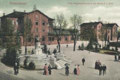 Traunstein-Bahnhof-und-Post-1906-mit-Prinzregenten-Denkmal