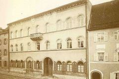 Traunstein-Haus-Scheibenstr.-6-ehem.-Weissbraeu-spaeter-das-erste-Traunsteiner-Schuelerheim-ab-1921-Kath.-Vereinshaus