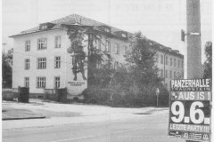 Traunstein-Kaserne-an-der-Wasserburger-Strasse-kurz-vor-dem-Abriss.-Letzte-Panzerhallen-Party-am-9.-Juni-2001