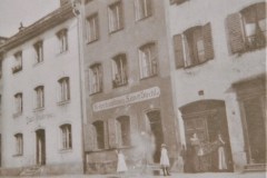 Wer-weiss-wo-sich-dieses-Gebaeude-in-der-Unteren-Stadt-befindet-Es-steht-heute-noch-nur-das-Erdgeschoss-ist-leicht-veraendert