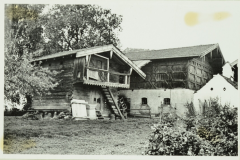 Trostberg-Waltersham-beim-Huber-Getreidekasten-1969-2