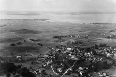 Uebersee-Luftaufnahme-1938-in-Richtung-Chiemsee