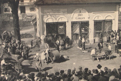 Unterwoessen-gegenueber-dem-Hotel-Post.-Anlaesslich-der-Hochzeit-von-Florian-und-Elisabeth-Brandstetter-Jagerbauer-im-April-1932