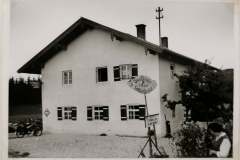 Vachendorf-Schusterwirt-in-Humhausen-1959-a
